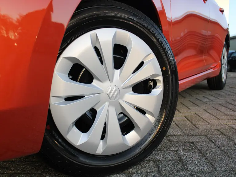 Suzuki Swift 1.2 Comfort Smart Hybrid ACTIE!! 6 jaar fabrieksgarantie! Apple Carpl/Andr auto, Cruise control, Navigatie afbeelding 3