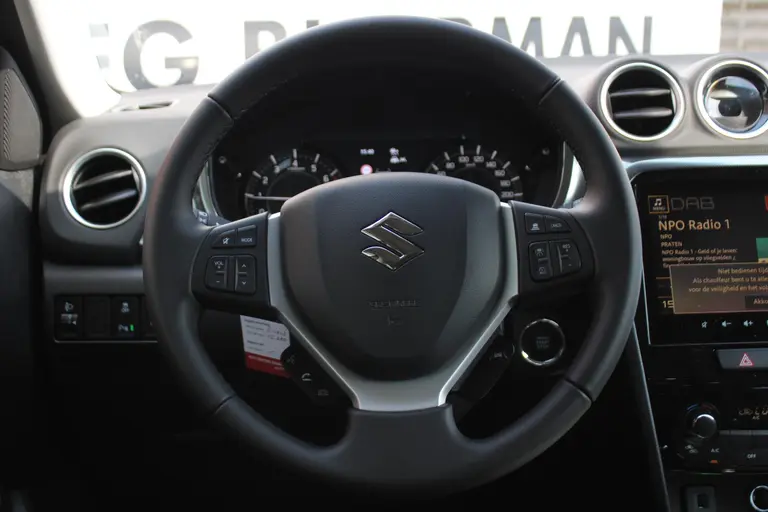 Suzuki Vitara 1.4 Boosterjet Style Smart Hybrid Navigatie, Cruise Control Adaptief, Achteruitrijcamera, Parkeersensoren Voor en Achter afbeelding 25