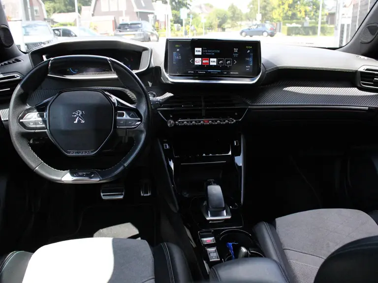 Peugeot e-2008 EV GT Pack 50 kWh 136PK Automaat Alcantara bekleding, Stoelverwarming, Focal Hifi, Achteruitrijcamera afbeelding 11