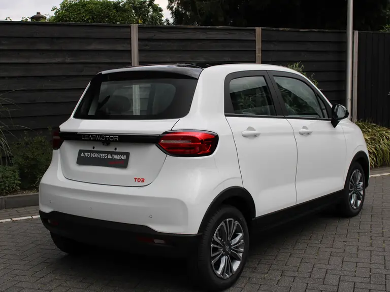 Leapmotor T03 Design 37.3 kWh Navigatie, Camera achter, Parkeerhulp achter, Audio, Keyless Start, Lichtmetalen velgen afbeelding 22