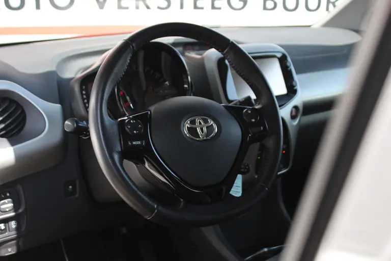 Toyota Aygo 1.0 VVT-i x-play Achteruitrijcamera, Bluetooth, Airco, Apple Carplay/Android Auto afbeelding 5