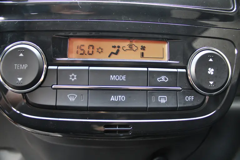 Mitsubishi Space Star 1.2 Dynamic Cruise/Climate control, Apple carplay, Android auto, LM velgen, Privacy glass afbeelding 17