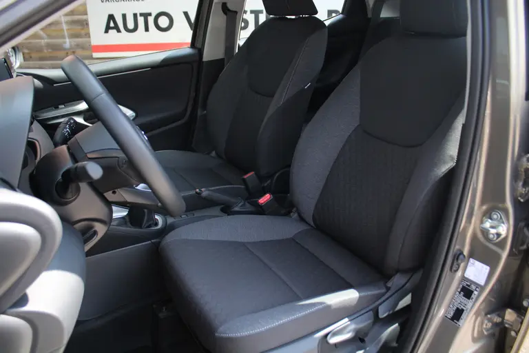 Toyota Yaris 1.0 VVT-i Active Achteruitrijcamera, Bluetooth, Cruise Control Adaptief, Airco afbeelding 6