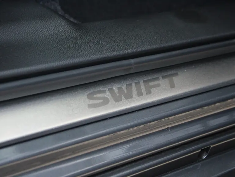 Suzuki Swift 1.2 Style Smart Hybrid Automaat 17" Lichtmetalen Velgen, Adaptieve Cruise en Climate Control afbeelding 21