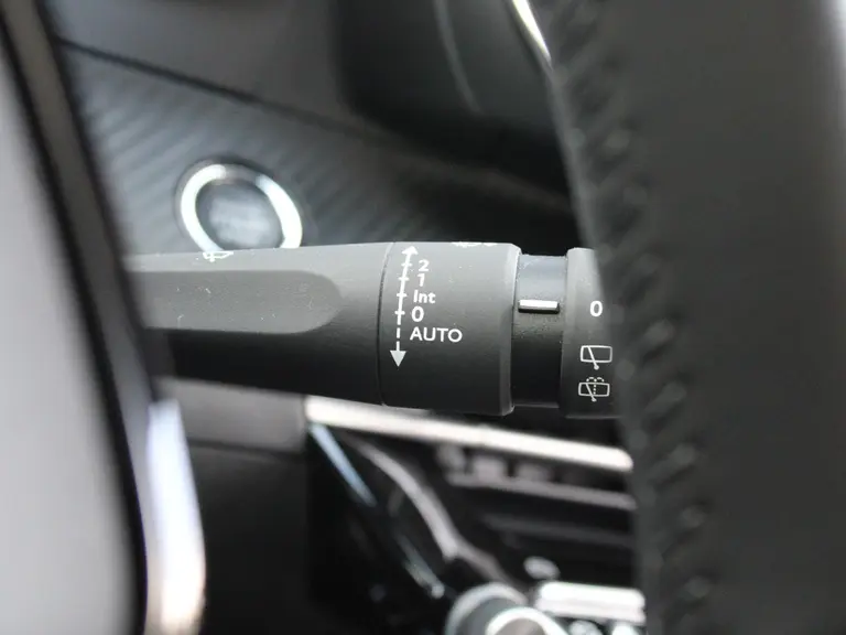 Peugeot e-2008 Active 54 kWh 156pk Navigatie, Achteruitrijcamera, Apple Carplay, Android Auto, Climate Control, Cruise Control afbeelding 19