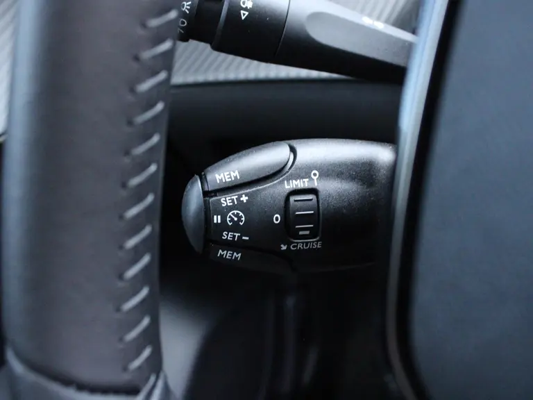 Peugeot 208 Allure 1.2 PureTech 100PK Navigatie, Camera achter, Apple Carplay/Android auto afbeelding 35