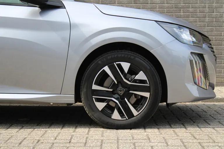 Peugeot 208 Hybrid 100 e-DCS6 Allure Automaat, Navigatie, Applecarpl./Andr. Auto, Keyless entry/Start afbeelding 29