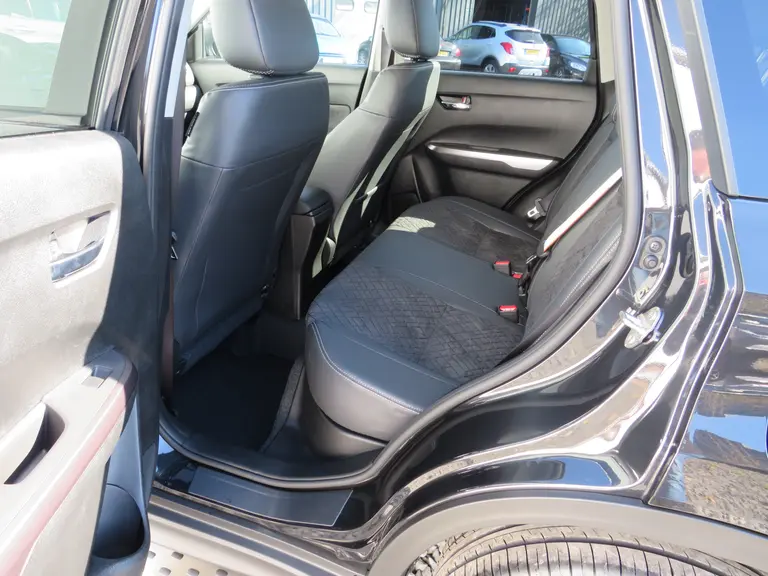 Suzuki Vitara 1.4 Boosterjet Style Smart Hybrid, Trekhaak, ORG NL met 18 inch! Treeplanken, Draadloos Carplay, ZEER COMPLEET! afbeelding 10