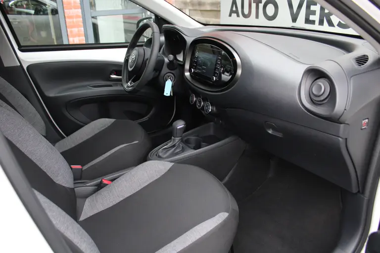 Toyota Aygo X 1.0 VVT-i S-CVT Play Achteruitrijcamera, DAB+ Radio, Airco, Bluetooth, Cruise Control Adaptief afbeelding 18
