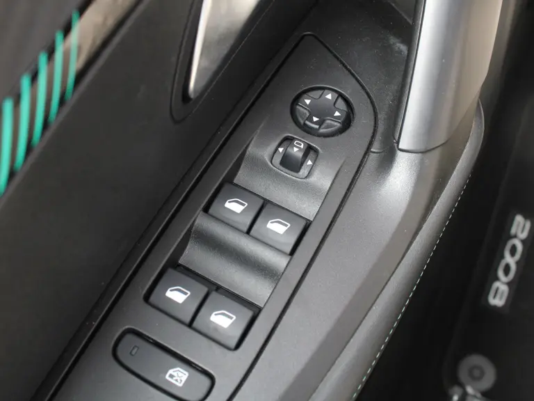 Peugeot 2008 1.2 PureTech Allure Camera, Trekhaak, Navigatie afbeelding 12
