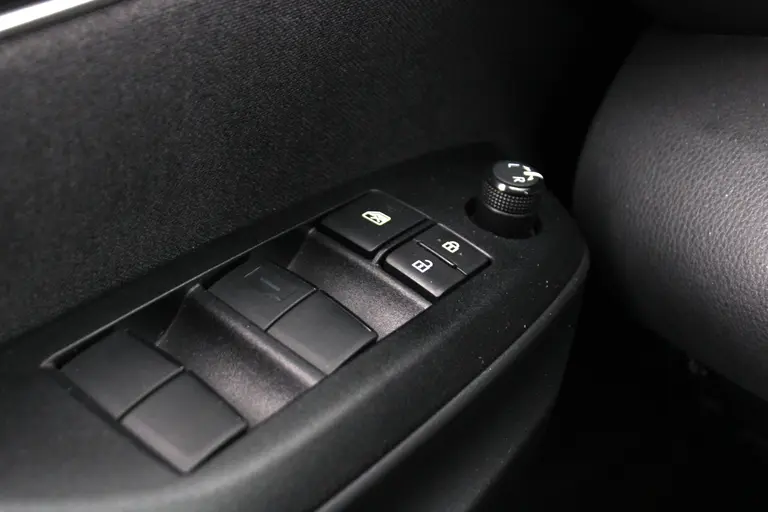 Toyota Yaris Cross 1.5 Hybrid Dynamic Navigatie, Achteruitrijcamera, Climate Control, Bluetooth afbeelding 30