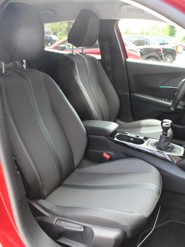 Peugeot 2008 1.2 PureTech Allure Camera, Trekhaak, Navigatie afbeelding 25