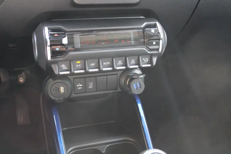 Suzuki Ignis 1.2 Smart Hybrid Style , Stijl, Navigatie, Cruise Control, Climate Control, Keyless Entry afbeelding 20