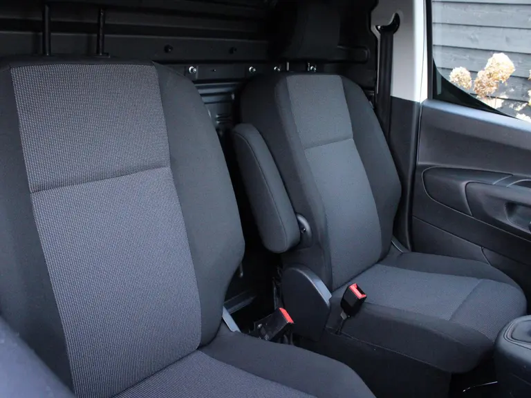 Citroën Berlingo 1.5 BlueHDi 100PK L1 Achteruitrijcamera, Keyless Entry & Start, Draadloze Telefoonlader, Apple Carplay, Android Auto afbeelding 13
