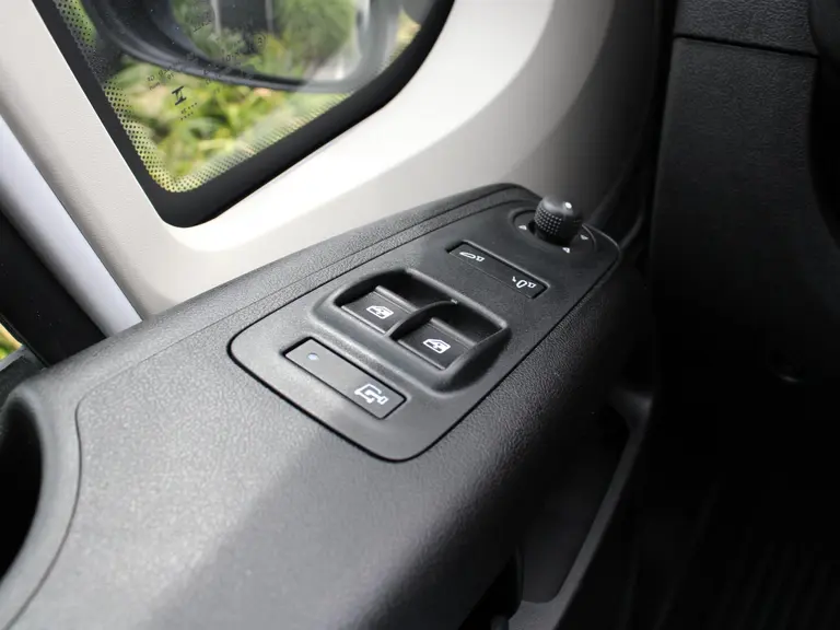 Citroën Jumper 2.2 BlueHDi 120PK S&S L2H1 3.0t Trekhaak, Navigatie, Achteruitrijcamera, Cruise Control, Airco, Dodehoek Detectie afbeelding 17