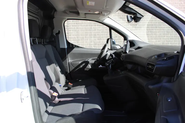 Peugeot Partner 1.5 BlueHDi 100PK S&S L1 Navigatie, Achteruitrijcamera, Trekhaak, Dab, Bluetooth, Parkeersensoren voor & achter afbeelding 29
