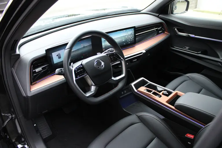 KGM Torres EVX Platinum 73.4 kWh 207pk, Space Black, Warmtepomp, 18"inch LM velgen 7 jaar garantie! afbeelding 11