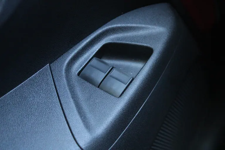 Peugeot 108 Allure 1.0 e-VTi 72PK 5DRS Climate control, Dimlicht Automatisch, Apple Carplay, Android Auto afbeelding 32