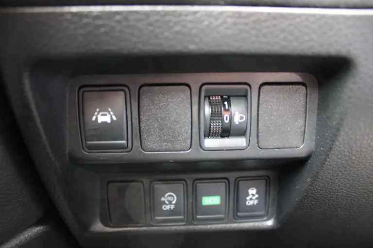 Nissan QASHQAI 1.2 N-Vision, Automaat, Parkeersensoren voor en Panorama Dak! afbeelding 26