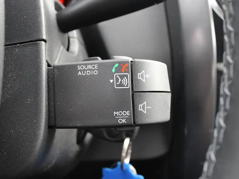 Dacia Duster Blackshadow 1.2 TCe 4x2 125PK Leder, Trekhaak, Achteruitrijcamera, Navigatie, Airco afbeelding 22