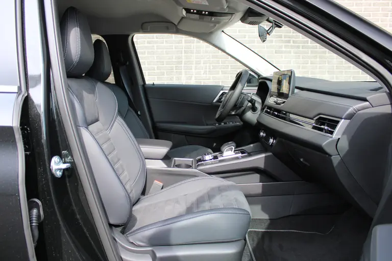 Mitsubishi Outlander 2.4 PHEV First Edition 20" LM velgen, Stuur+stoelverwarming, Standkachel, Premium audio, PDC V+A, afbeelding 39
