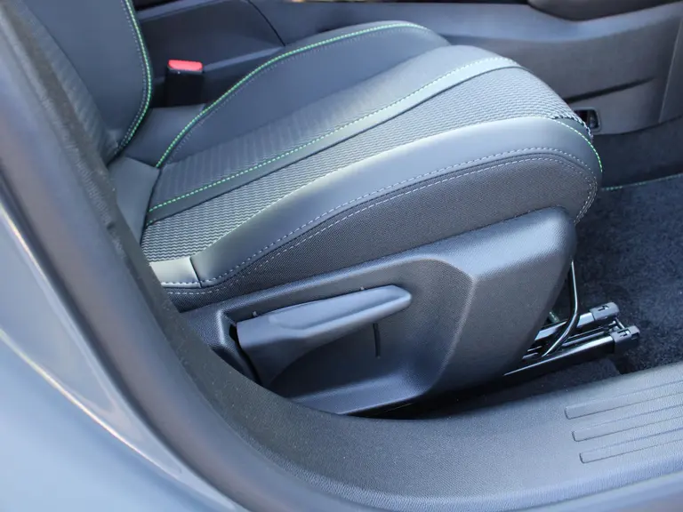 Peugeot 2008 GT 1.2 Hybrid 145PK Automaat Navigatie, Camera 360, Adaptieve cruise control, Lichtmetalen velgen afbeelding 41
