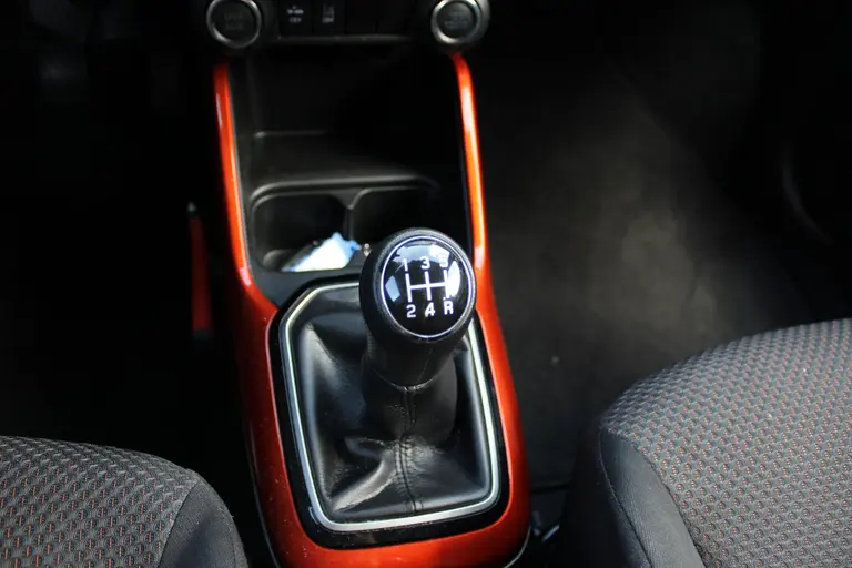 Suzuki Ignis 1.2 Smart Hybrid Stijl Achteruitrijcamera, Bluetooth, Stoelverwarming, Navigatie, Cruise Control afbeelding 18