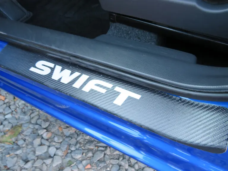 Suzuki Swift 1.2 Exclusive EASSS Speciale uitvoering, All-Seasons, Cruise/Climate-Control, Parkeersensoren en Verwarmde Voorstoelen afbeelding 9