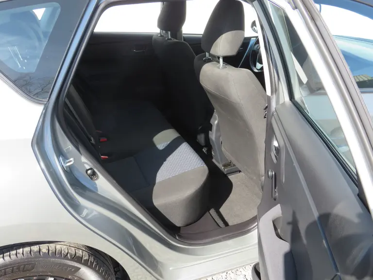 Toyota Auris 1.6 Now, 2e Eig. Parkeersensoren en Navigatie, Cruise en Climate Control afbeelding 13
