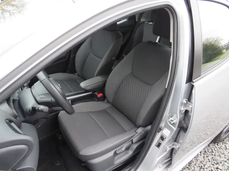 Toyota Yaris 1.5 Hybrid Dynamic, Automaat, ORG NL, 10.000 KM. LM-Velgen, Apple carplay/Androidauto afbeelding 10