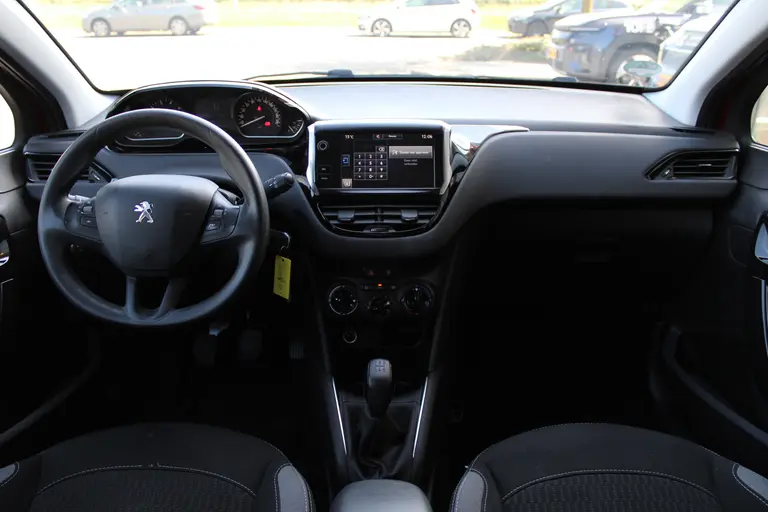 Peugeot 208 1.2 PureTech Blue Lion 5 deurs Airco, Navigatie, Cruise control, DAB radio, Bluetooth, Mistlampen, Parkeersensoren afbeelding 22