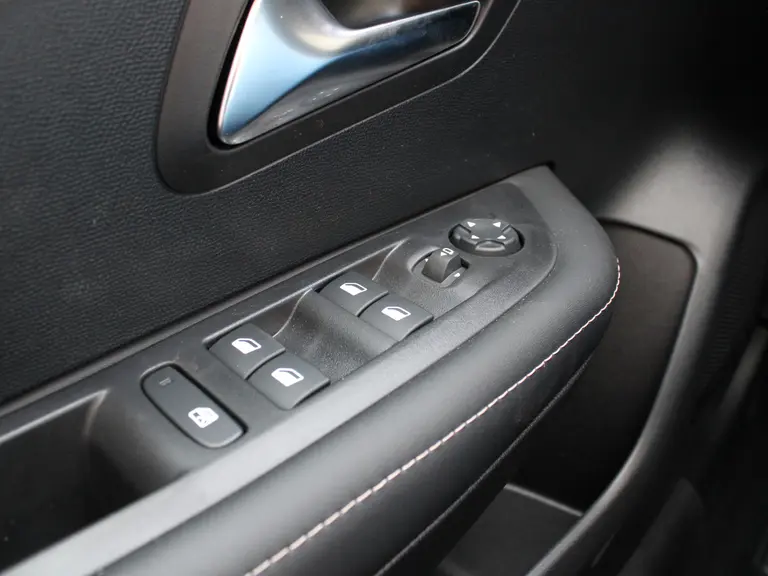 Peugeot 208 1.2 PureTech 100PK Allure Navigatie, Stoelverwarming, Camera achter, Parkeerhulp voor & Achter, Lichtmetalen velgen afbeelding 24