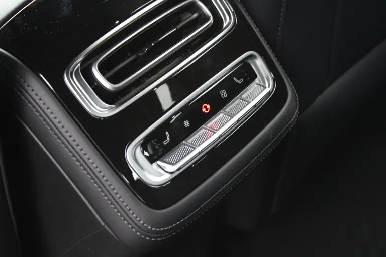 Omoda 9 SHS PHEV Premium 34,46 kWh Super Hybrid System, 20"LM velgen, Elek.schuif/kanteldak, Camera voor/achter, 1.500 kg trekgewicht afbeelding 13