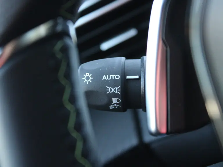 Peugeot 208 GT 1.2 Hybrid 145PK e-DCS6 Automaat Navigatie, Rondomzichtcamera, Keyless, Massage, Stoelverwarming, Parkeersensoren afbeelding 23