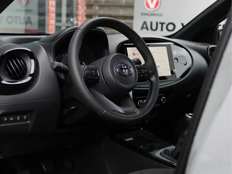 Toyota Aygo X 1.0 VVT-i MT Envy Cruise Control Adaptief, Achteruitrijcamera, Navigatie, Parkeersensoren Voor en Achter afbeelding 5