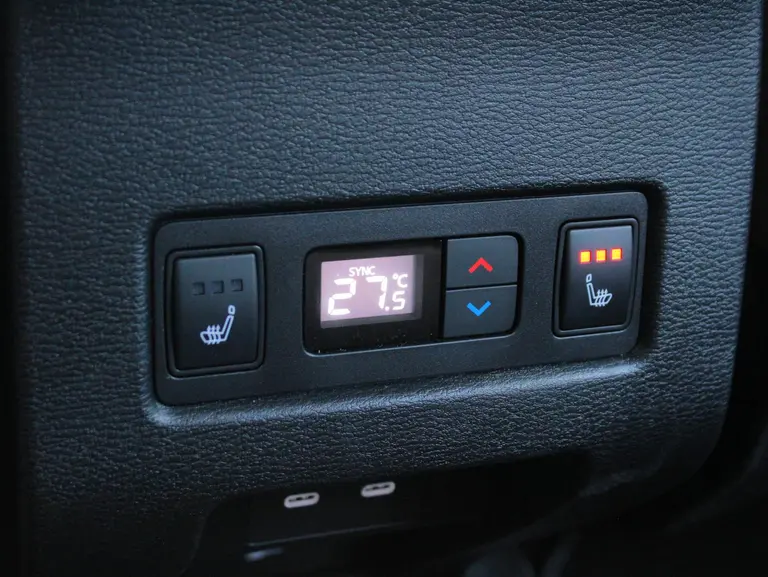 Mitsubishi Outlander 2.4 PHEV Instyle+ Lederen Interieur, Elektrisch Glazen Panoramadak, Stoelventilatie, Yamaha Audio afbeelding 36