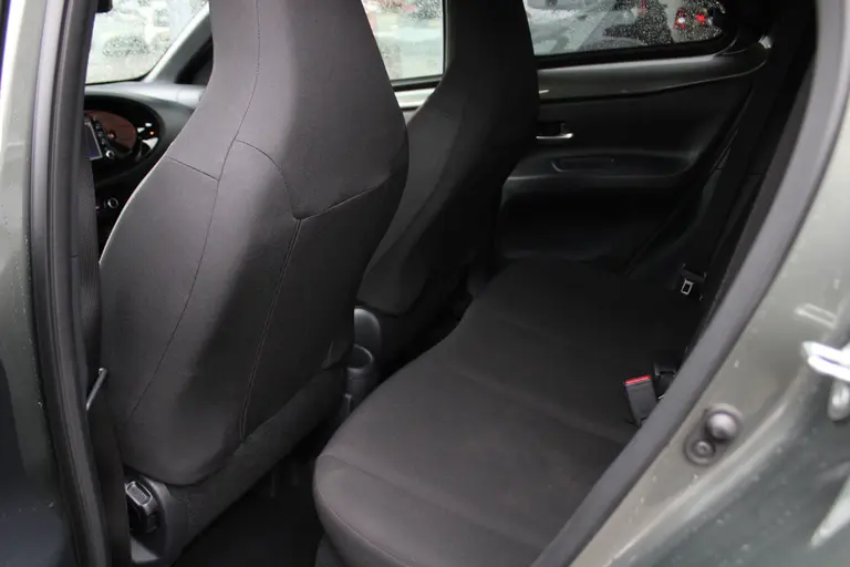 Toyota Aygo X 1.0 VVT-i MT Pulse Achteruitrijcamera, Cruise Control Adaptief, Airco Automatisch, DAB Radio afbeelding 17