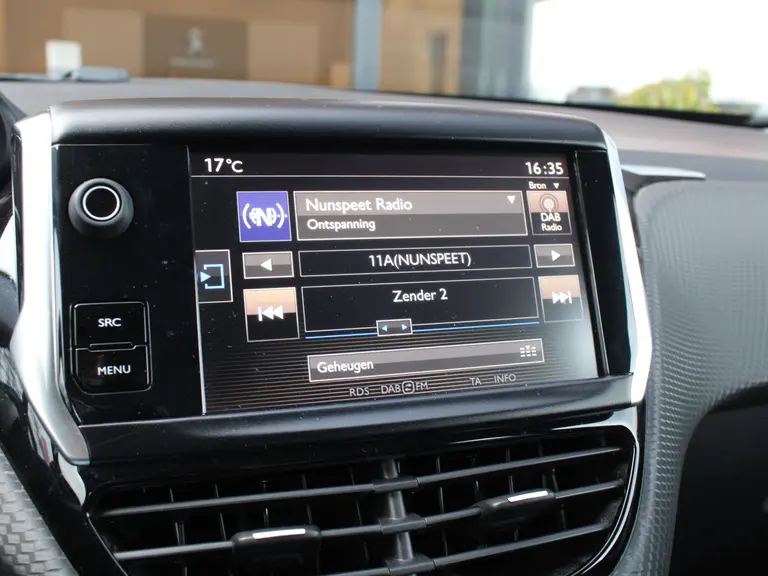 Peugeot 2008 1.2 PureTech Active 110PK Climate Control, Trekhaak, Navigatie afbeelding 17