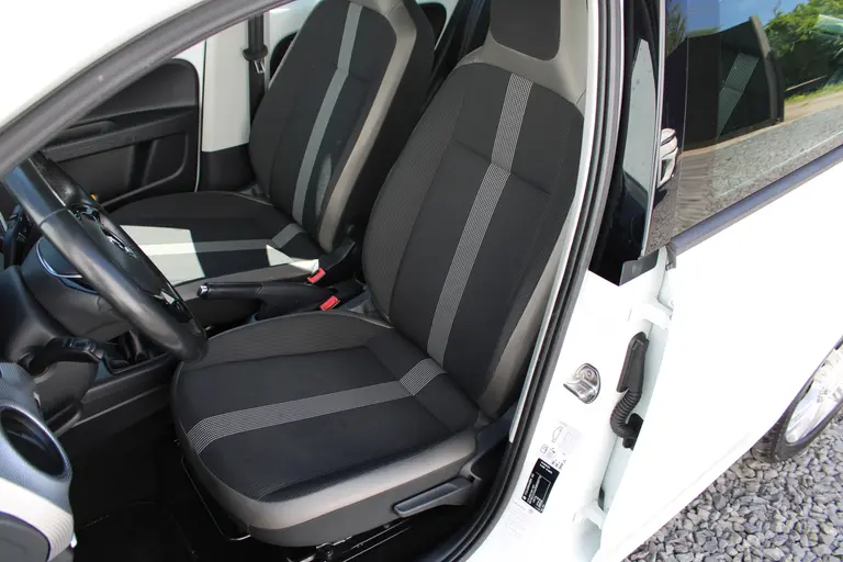 Volkswagen up! 1.0 BMT high up! Bluetooth, Parkeersensoren, Cruise-Control, LM-Velgen en Keurig onderhouden! afbeelding 9