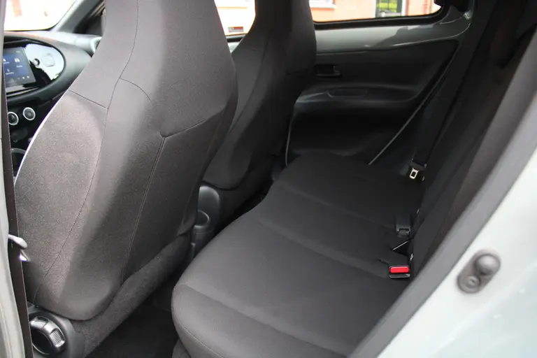 Toyota Aygo X 1.0 VVT-i S-CVT Pulse Automaat Adaptieve Cruise Control, Carplay/Android Auto, Achteruitrijcamera, Airco afbeelding 14