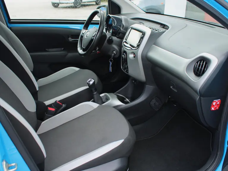 Toyota Aygo 1.0 VVT-i x-nav Achteruitrijcamera, Navigatie, Airco, Bluetooth afbeelding 35
