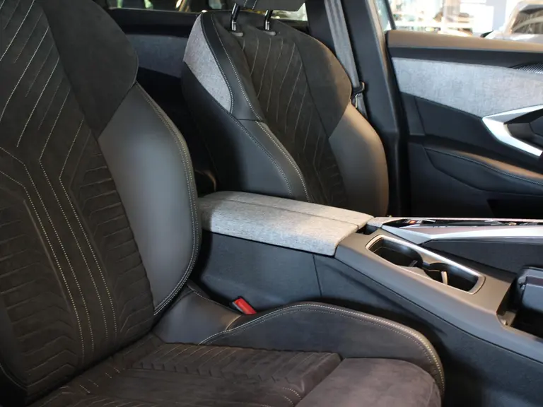 Peugeot 5008 GT 1.2 Hybrid 136PK e-DCS6 Automaat 7P Alcantara Leder, Navigatie, Camera 360, Panoramisch-Open Dak, Elektrische Achterklep afbeelding 31