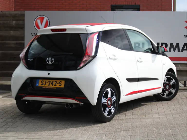 Toyota Aygo 1.0 VVT-i x-pose 70PK Automaat Vouwdak Elektrisch, Navigatie, Climate Control, Carplay/Android Auto afbeelding 2