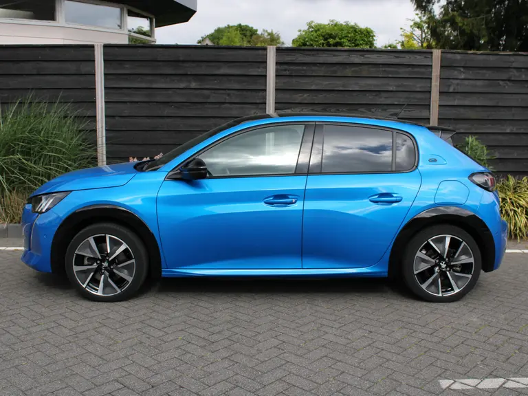 Peugeot e-208 GT Pack 50 kWh 136PK Navigatie, Alcantara Leder, Achteruitrijcamera, Keyless, Panoramadak, Parkeersensoren Voor & Achter afbeelding 6
