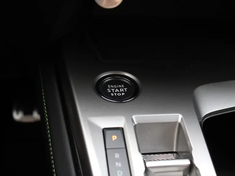 Peugeot e-308 SW GT 54 kWh 156PK Navigatie, Achteruitrijcamera, Stoel en Stuurverwarming, Parkeersensoren Voor & Achter afbeelding 32