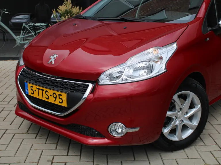 Peugeot 208 1.2 VTi 82PKStyle Lichtmetalen velgen, Airco, Navigatie en Getinte Ramen afbeelding 2