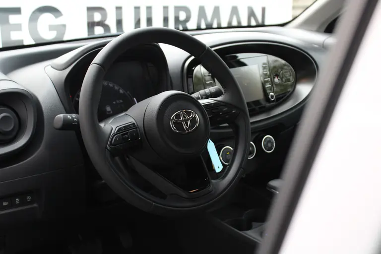 Toyota Aygo X 1.0 VVT-i S-CVT Play Achteruitrijcamera, DAB+ Radio, Airco, Bluetooth, Cruise Control Adaptief afbeelding 5