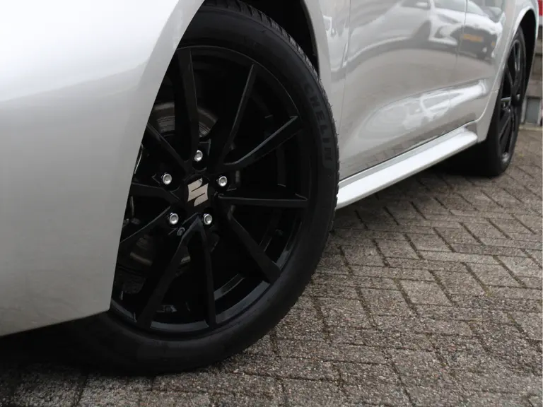 Suzuki Swace 1.8 Hybrid Style Automaat 140PK All-Season Banden, Adaptieve Cruise Control, Navigatie, Stuur Verwarmd, Voorruitverwarming, Draadloze Telefoonlader afbeelding 3
