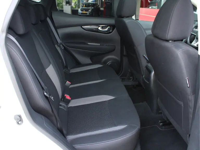 Nissan QASHQAI 1.2 N-Connecta Automaat Trekhaak, Panoramadak, Cruise en Climate Control, Achteruitrijcamera afbeelding 36