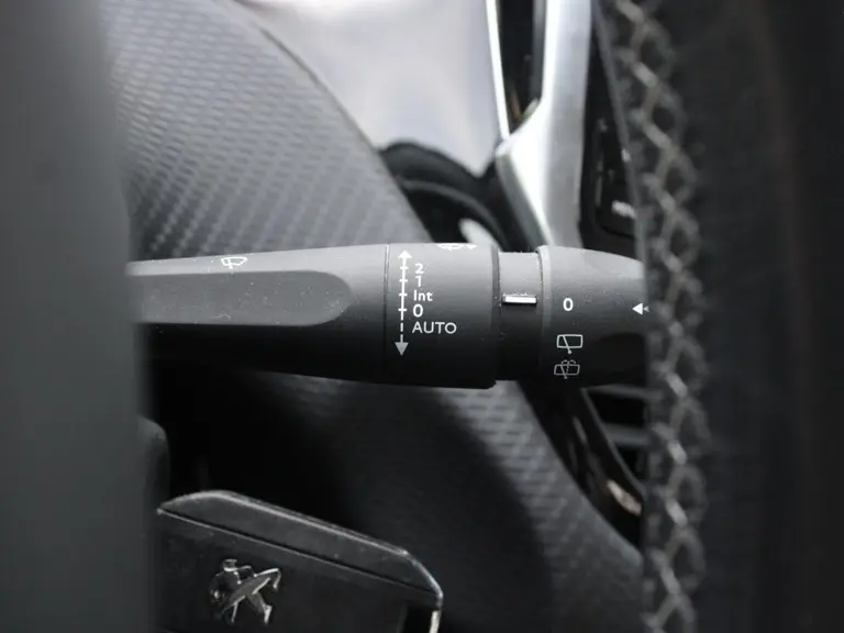 Peugeot 208 1.2 PureTech Allure afbeelding 18